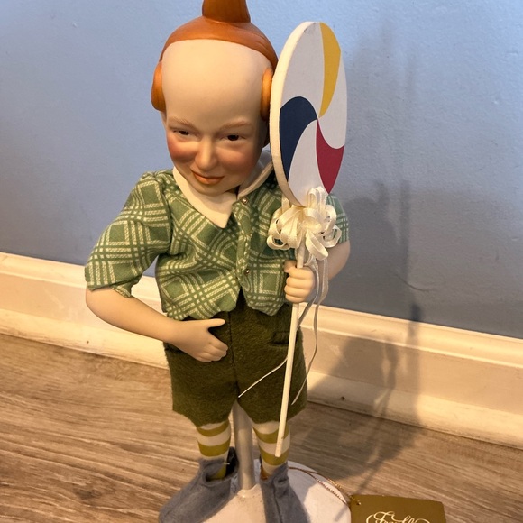 Franklin Heirloom Munchkin Boy with Lollipop Porcelain Doll w/stand Wizard of Oz - Picture 2 of 3